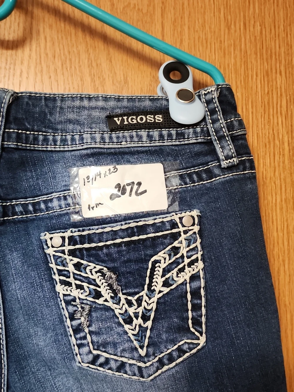 Vigoss Embroidered Back Pocket Cropped Jeans womens 13/14x23 number 2072